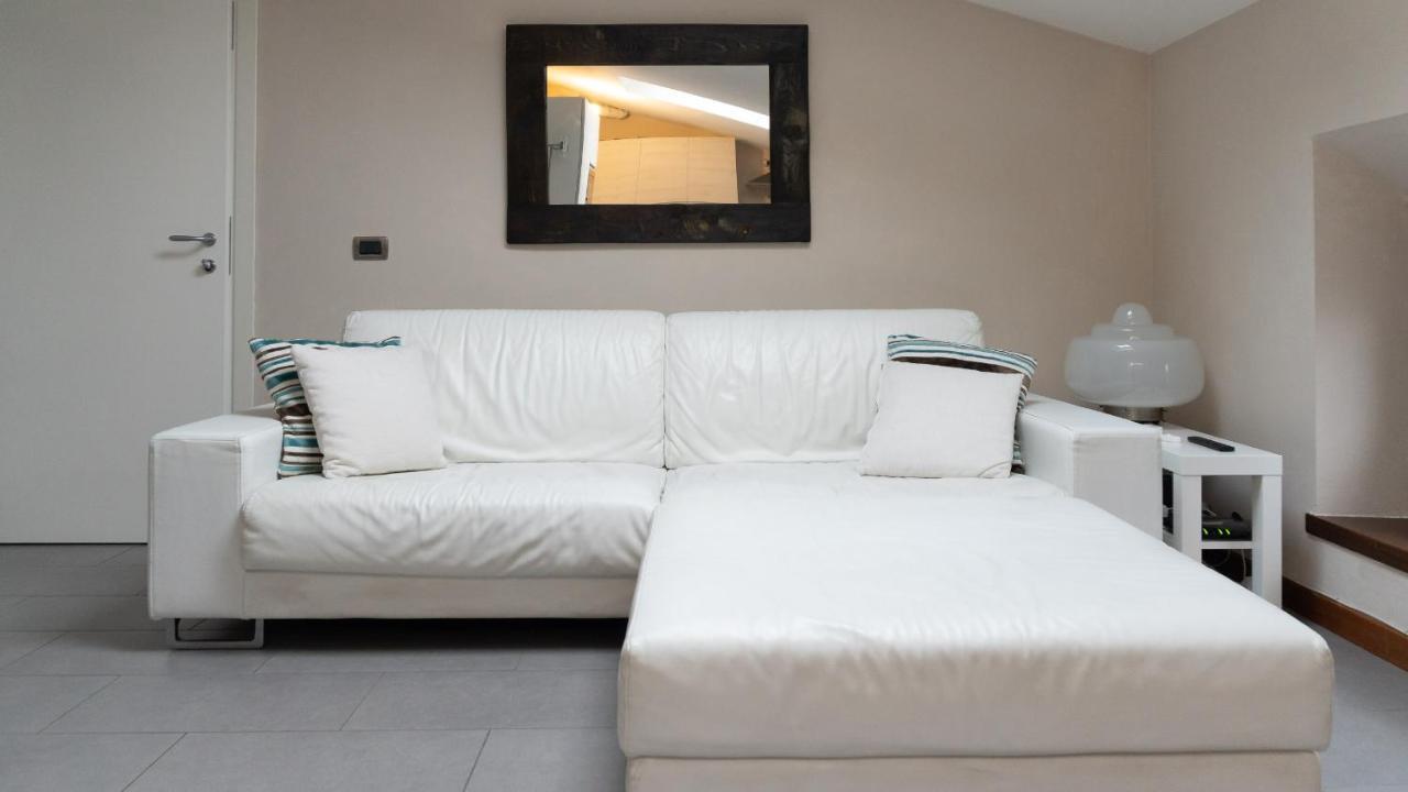 Villa Riva Lago - Apartment With Parking Tavernola Bergamasca Exteriör bild