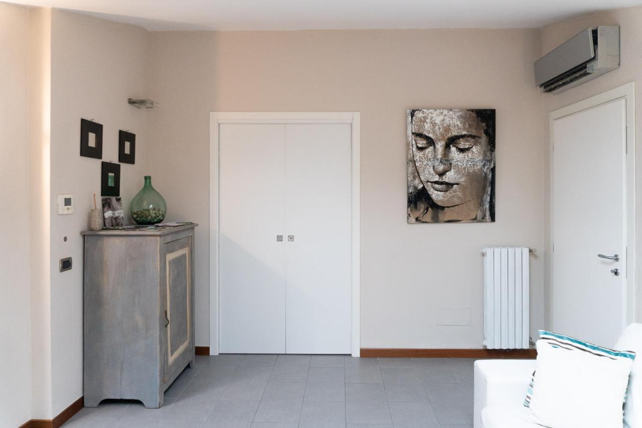 Villa Riva Lago - Apartment With Parking Tavernola Bergamasca Exteriör bild